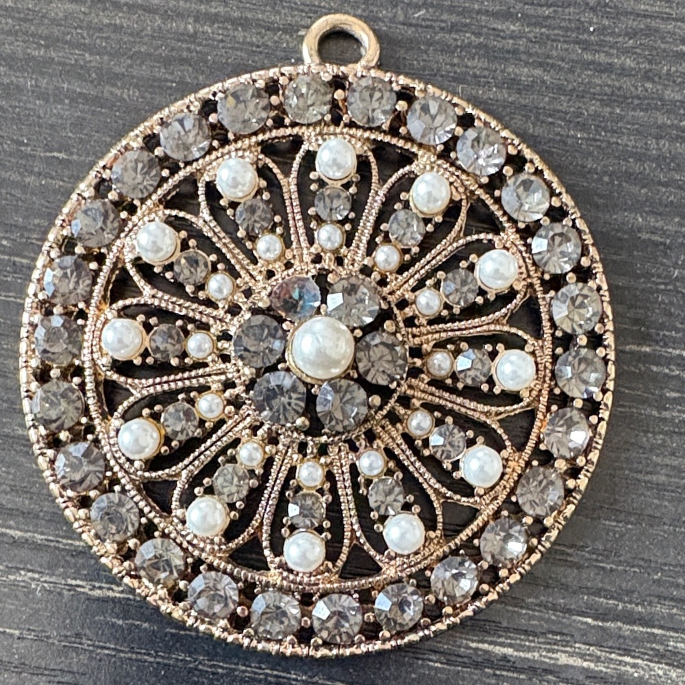 Large rhinestone & Pearl Pendant